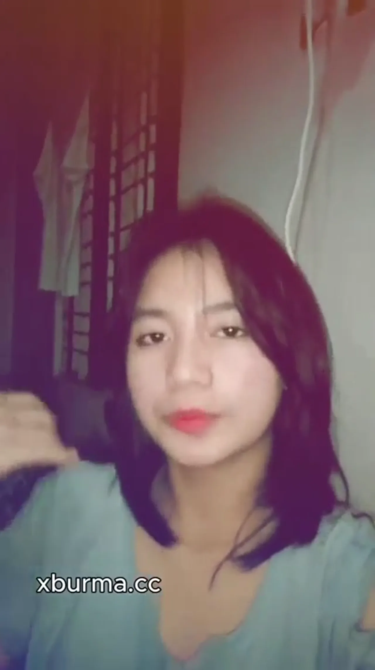 ရေချိုးပြီးခါစ ကိုယ်လုံးတီးလေးနဲ့ ဖင်ကုန်းပြီး ဆွပြနေတဲ့ ရှယ်စော်လေး