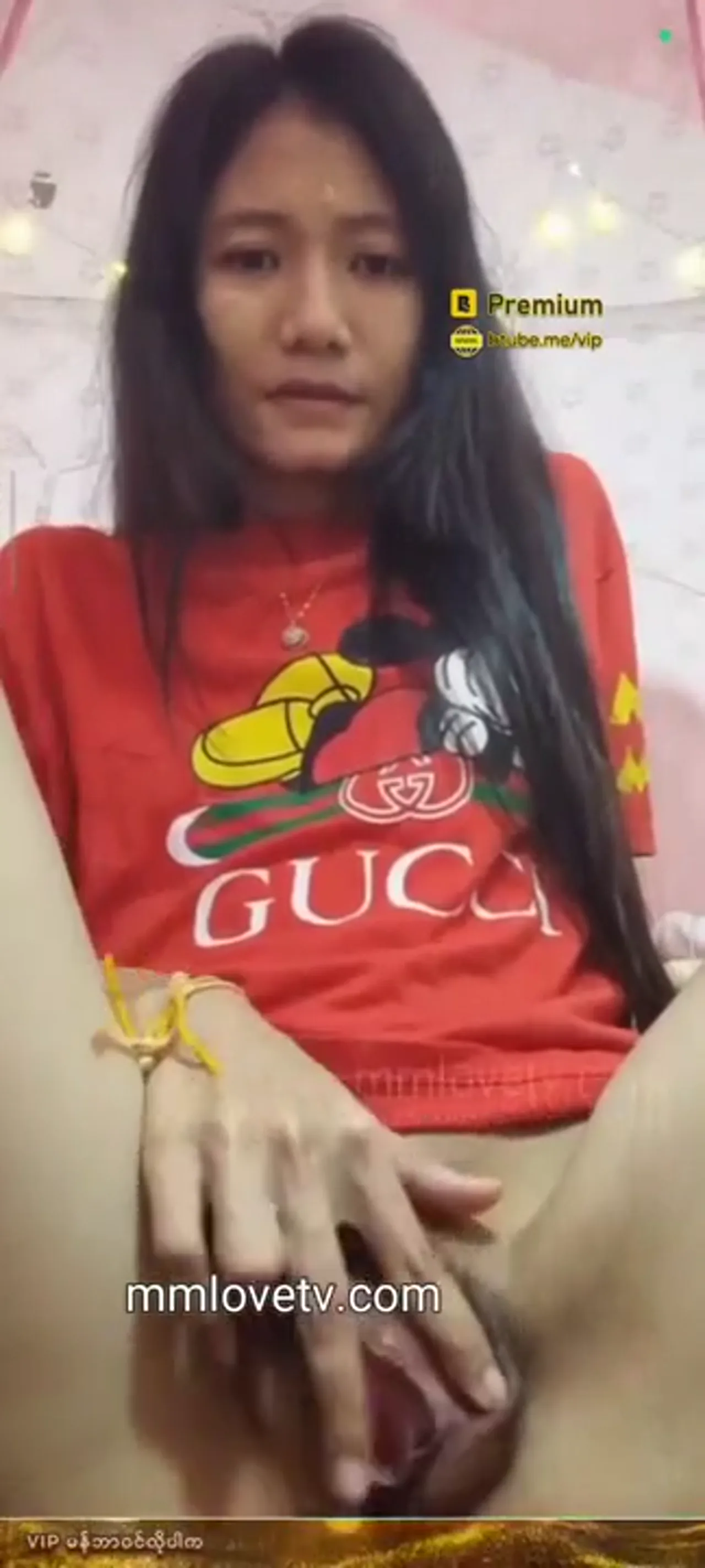 chat မှာစောက်စိလေးကိုပွတ်ပွတ်ပြီးတော့ ထန်ပြနေတဲ့စော်လေး