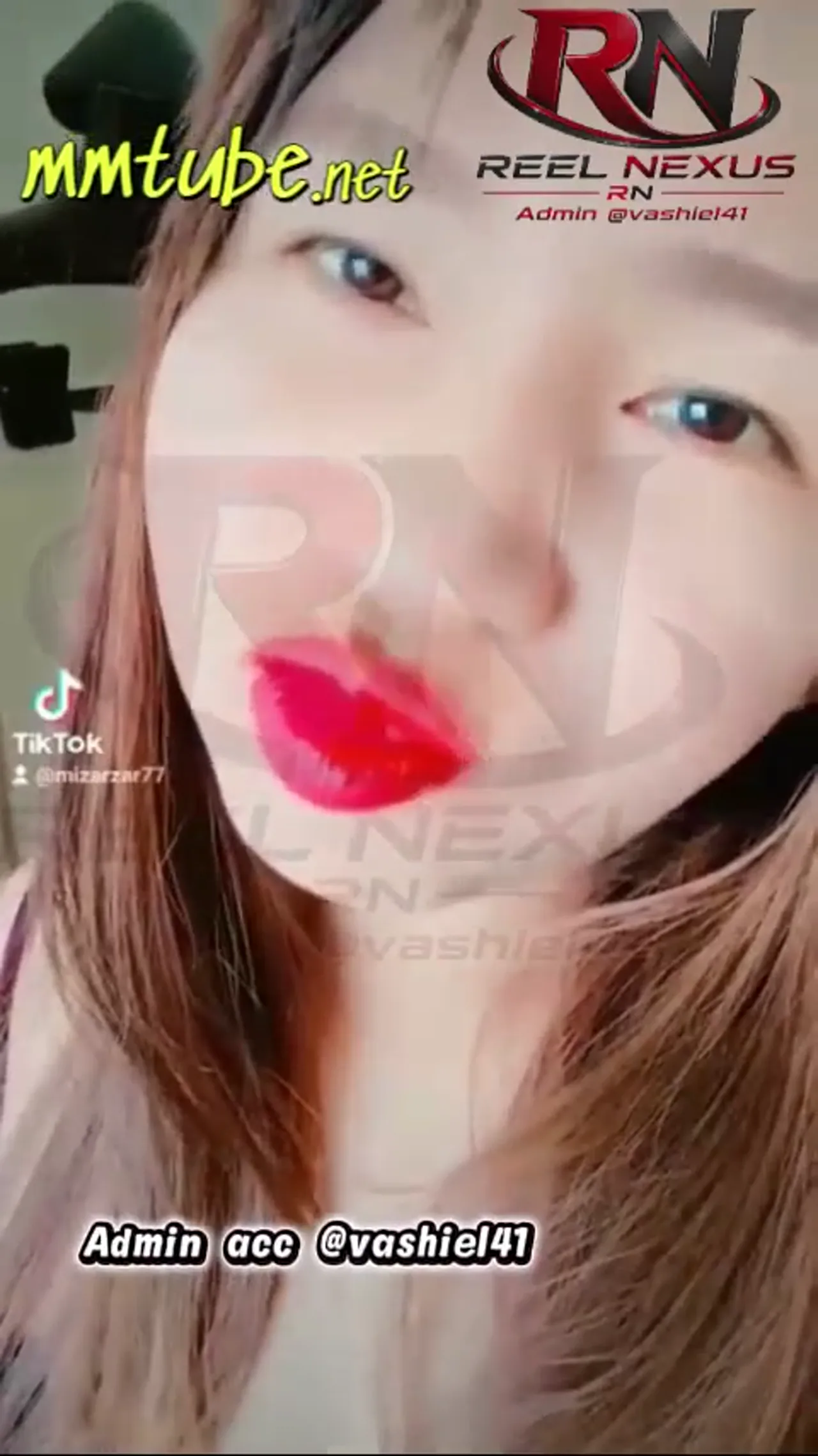 သနပ်ခါးလေးန���့ အဖုတ်အလှလေးကိုနှိုက်ပြ (2)